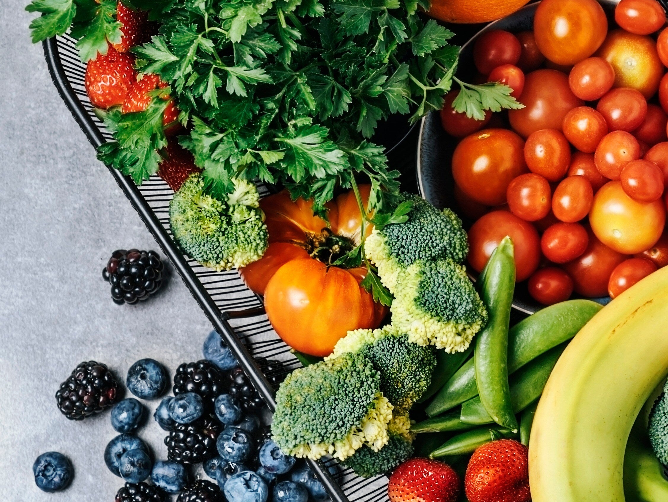 photo collage of blackberry, blueberry, tomato, broccoli, strawberry, banana, sugar snap peas, kale and cherry tomato